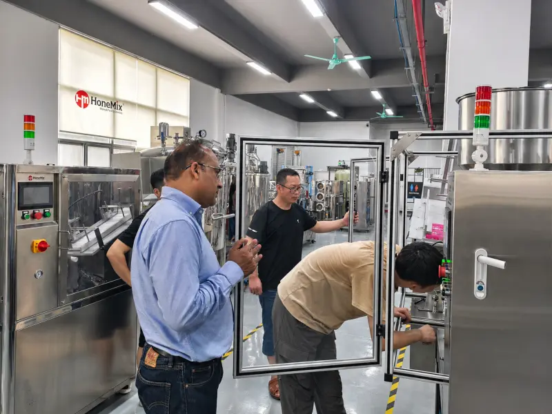 Dubai Customer Inspecting HY-A400 Dubai-Customer-Inspecting-HY-A400-Tube-Filling-Machine