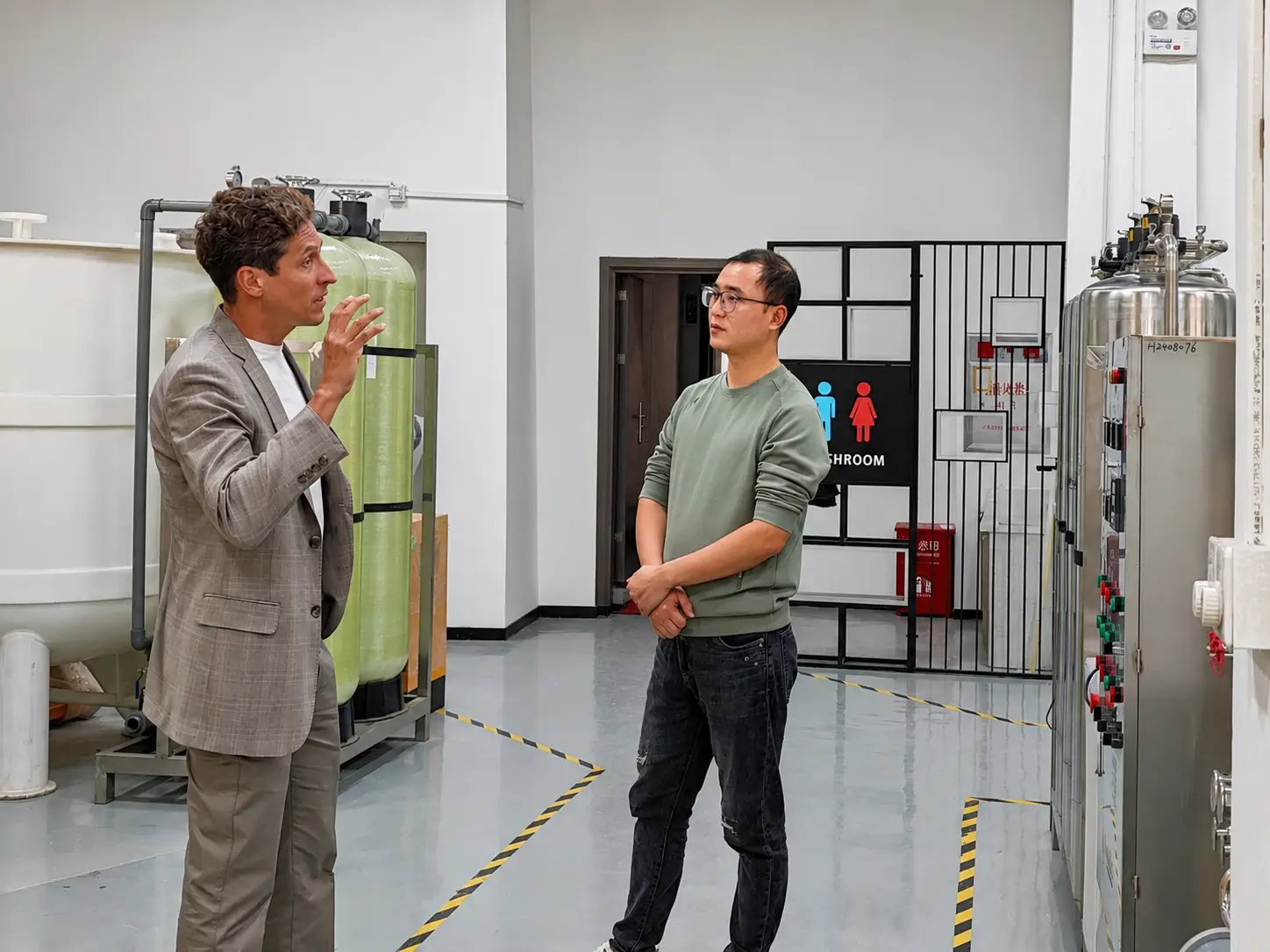 Perfume Production Equipment Discussion australia-perfume-production-equipment-discussion-with-honemix-engineer与 Honemix