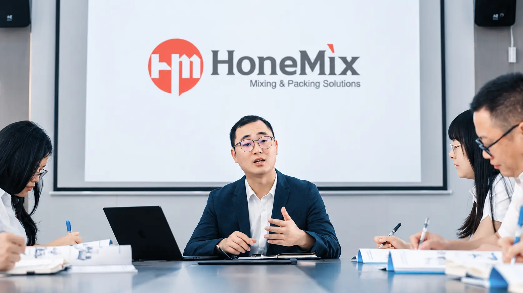 honemix-founder-team-meeting