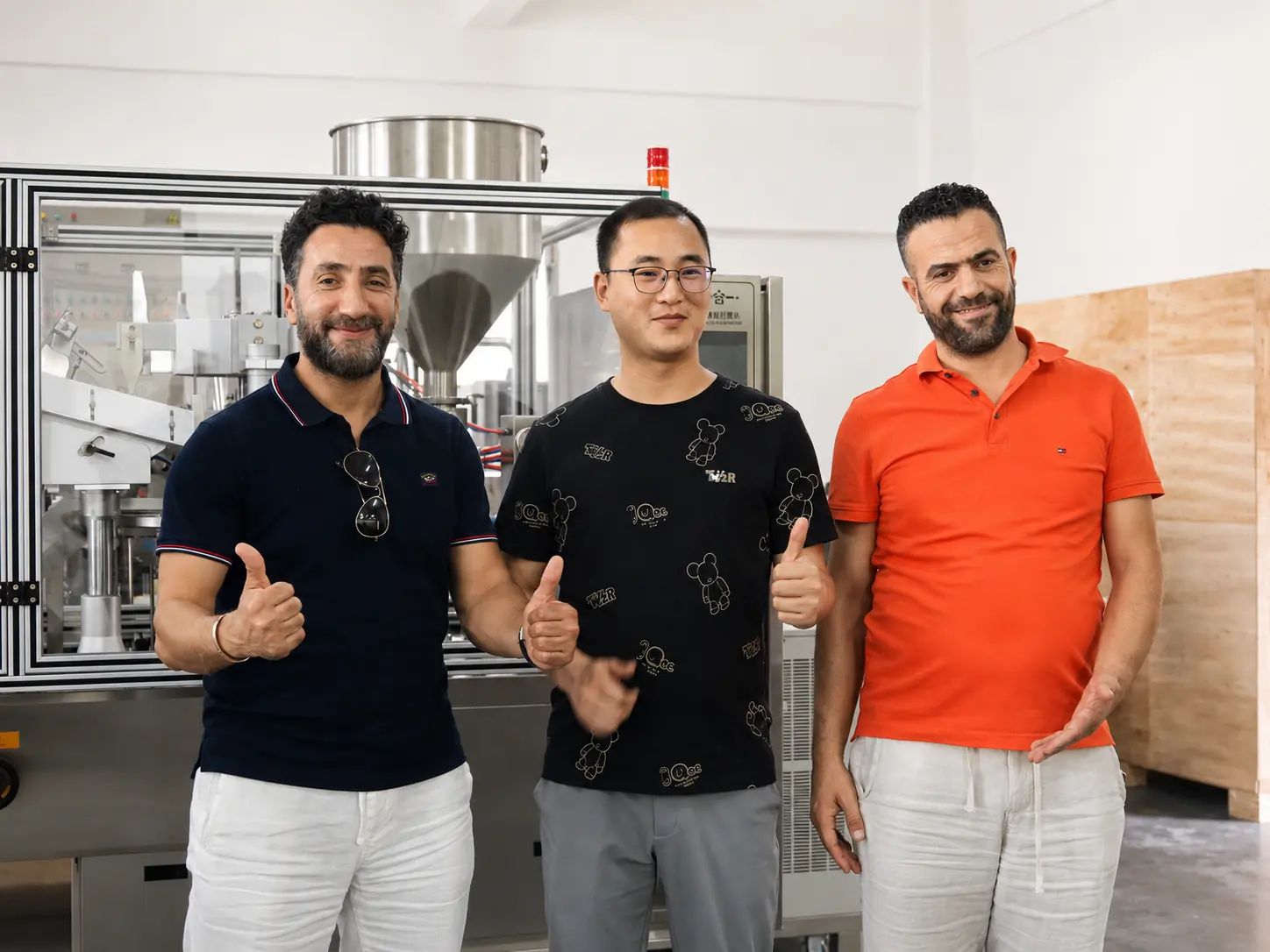 honemix-founder-with-customers-in-factory